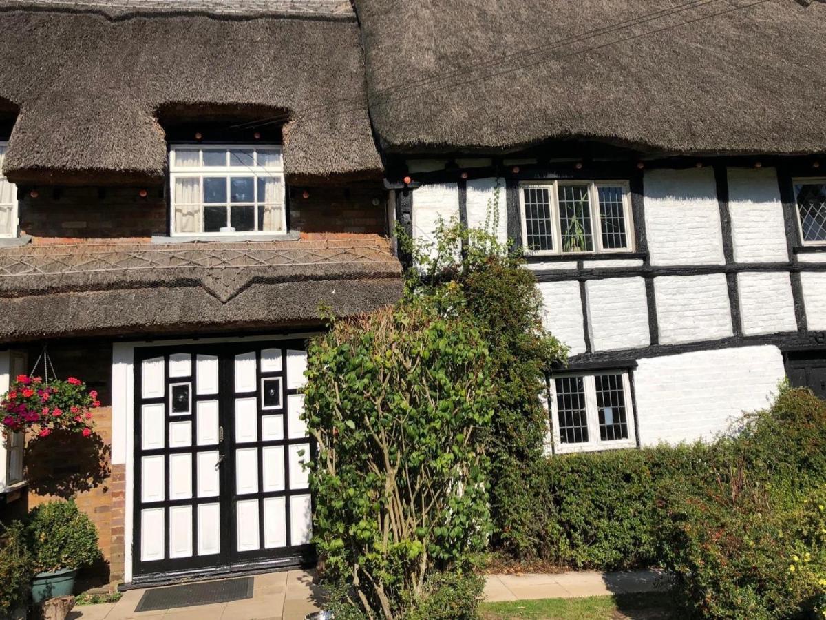 Old Hunters Lodge Whipsnade Limited Exterior foto